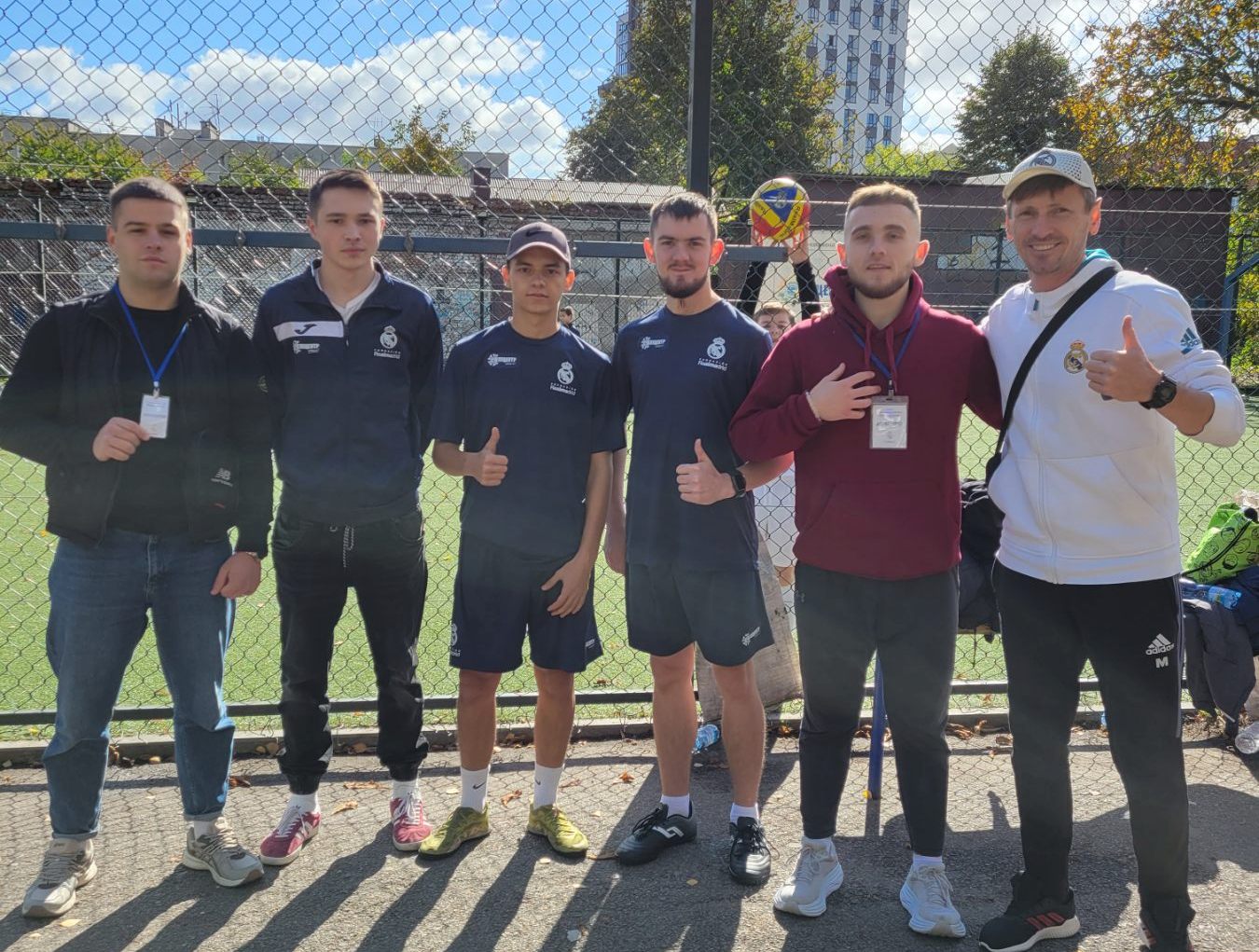 Студенти факультету фізичного виховання з викладачем Михайлом Оліяром на волонтерському заході у соціально-спортивній школі Фонду Реал Мадрид